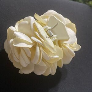 Lele Sadoughi Rose Claw